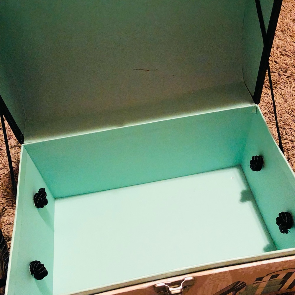 Preowned Chic storage both box ⭐️☺️ - Picture 9 of 16